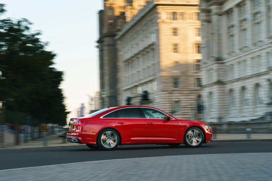  Audi A6 40 TDI S-Line (C8) 2018 года  (UK) (фото 4 из 40)